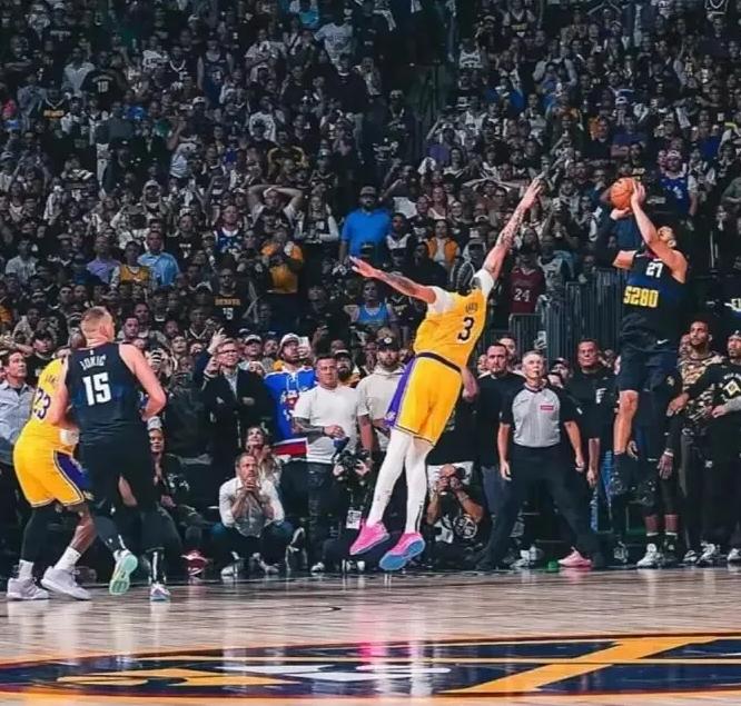 关于詹姆斯在西班牙队比赛中绝杀，败北引发热议！的信息